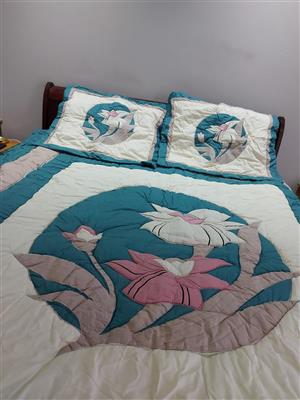 Brand New comforter set with 2 pillow slips. Fits doubale/Queen bed 