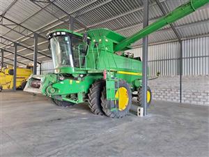 9669 JD  combine harvester
