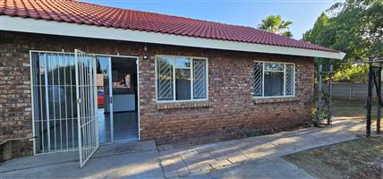 Townhouse For Sale in South Ridge