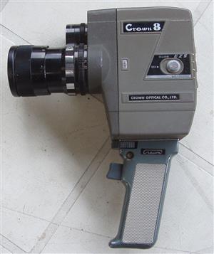 Vintage Crown 8 Model EZS 8mm Movie Camera- in excellent condition 
