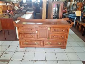 Rustic chest of drawers/dresser or sideboard