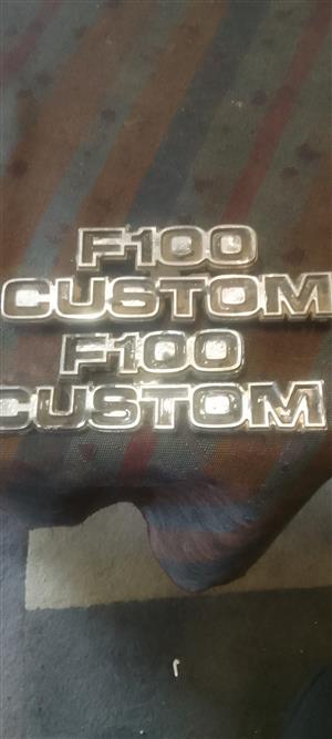 2x Ford F100 1977 Emblems. 