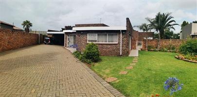 House For Sale in Sunward Park