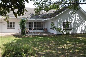 CHARMING HOME IN GOLDEN ACRE, SOMERSET WEST, CLOSE TO BEAUMONT SCHOOL ON 2300  SQ M WOODED GARDEN