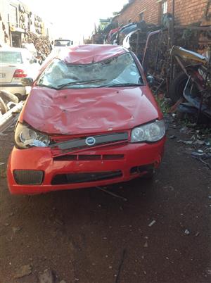 Stripping Fiat Palio 2 Go 2006 for Spares