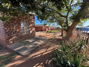 House For Sale in Roodepan