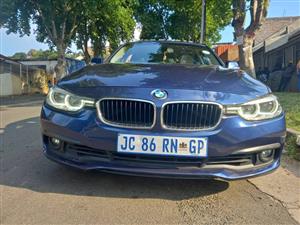 Bmw 320i 2015 120000km   Automatic  Petrol  leather seat  Sunroof  Reverse sensor