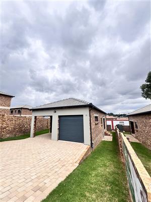 Modern 3 Bedroom Freehold House in Heuwel West - No Transfer Fees