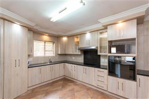 House For Sale in Rua Vista