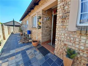 Facebrick townhouse for sale in Sasolburg in popular complex
