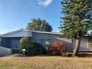 🏡 Charming 3-Bedroom Family Home in Bothasrus, Despatch