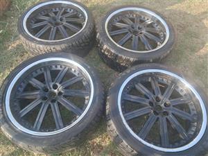 X4 Range Rover Mags & Tyres Size 265/40R22,106V, XL