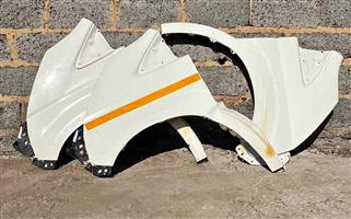 TOYOTA QUANTUM ORIGINAL FENDERS . SECOND HAND