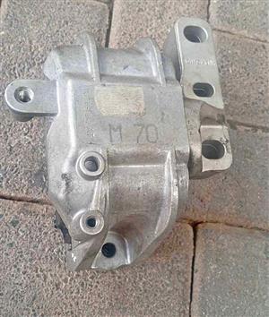 Volkswagen polo engine mount