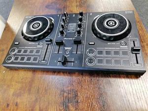 Pioneer DDJ-200 Smart Dj Controller, Used but Good Condition, 6 Months Warranty, 3 Months Laybye