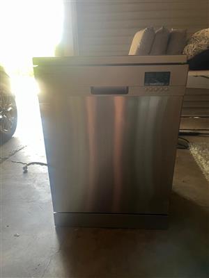 Hisense 13 Place Dishwasher – Silver (H13DESS)  Selling our Hisense 13 Place Dis