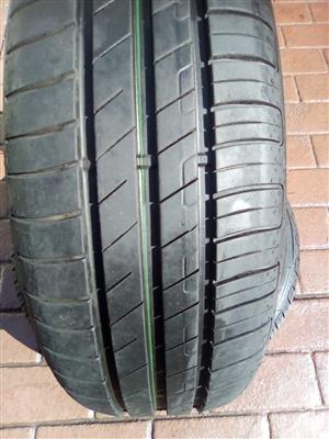 2xDunlop Efficientgrip Runflat tyres 195/55/16 As new!!