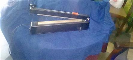 Mercier Me 400 hc heat sealer.