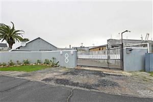 House For Sale in Grassy Park