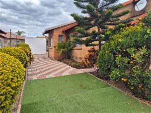 Well-Appointed 3-Bedroom Family Home in Ivy Park