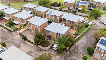 Townhouse For Sale in Wilgeheuwel
