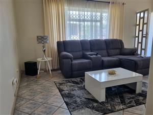 Stylish Move in Ready Apartment in Central Queensburgh!