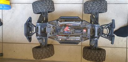 Traxxis Xmax 8cell truck 