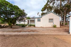 3-Bedroom Home with Separate Flat & Huge Potential – Vredenburg