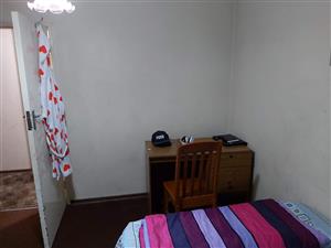 1 bedroom available to share in Discovery, around Unisa campus and Ondtekkers ro