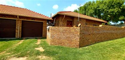 Townhouse For Sale in Rensburg
