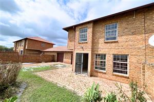 Townhouse For Sale in Annlin