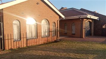 Beautiful, spacious 4 bedroom home to rent(with Option to buy) Actonville 