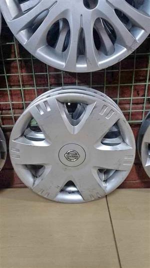 Nissan wheel caps