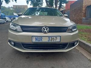 2014 VW JETTA 6  2.0 TDI DIESEL AUTOMATIC  GOLD COLOR 91000KM SPARE KEY LEATHER SEATS