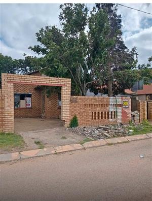2 BEDS VANDALIZED EMPTY HOUSE AND 2 OUTSIDE ROOMS IN ZOLA EXT FOR SALE