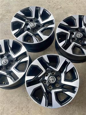 Toyota Fortuner 18” Mag Rims (With Center Caps)