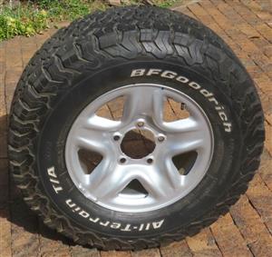 Tyre and rim 285/70R17