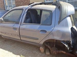 RENAULT CLIO 1 STRIPPING FOR SPARES