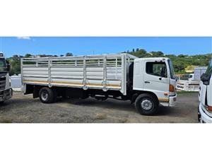 T871- 2005 HINO 500-1626 CATTLE BODY TRUCK