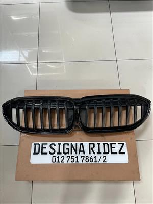 BMW G20 3-SERIES GLOSS BLACK FRONT BUMPER AVAILABLE.
