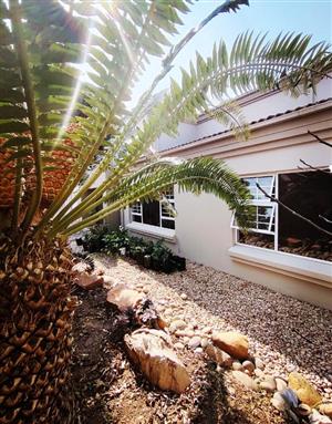 Spacious Double-Storey Family Home with Panoramic Sea Views