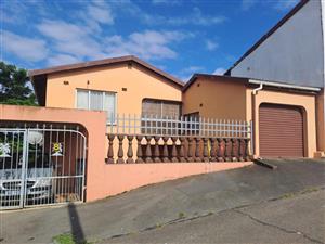 5-BEDROOMS DOUBLE-STORY HOME with a potential for RENTAL INCOME in Westham, Phoenix