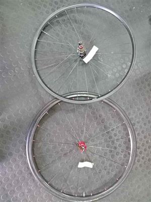 Carbon wheelset Aluminium Novatec hubs Carbon rims Kempton Park George
