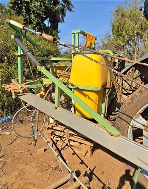 2005 DEGANIA  800L BOOM SPRAYER 