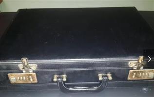 Leather Brief case attache case for carrying documents around in excellent condition fully lockable