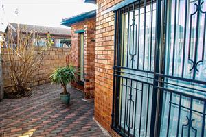 House For Sale in Dhlamini