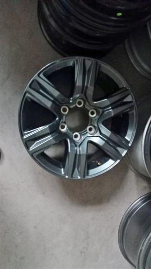17inch Toyota Hilux/Fortuner original mag to use for spare 