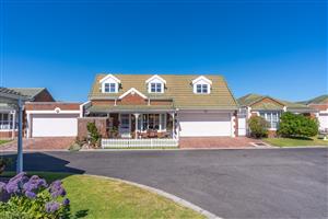 Sought-After Park Lane – A Distinctive Home with Exceptional Lifestyle Features