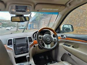 2012 Jeep Grand Cherokee 3.0 WK2 – Now Stripping for Interior Parts!  