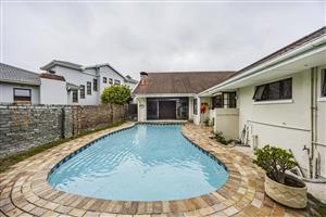 A Perfectly Positioned Family Home with Exceptional Extras For Sale by Auction in Beacon Bay North